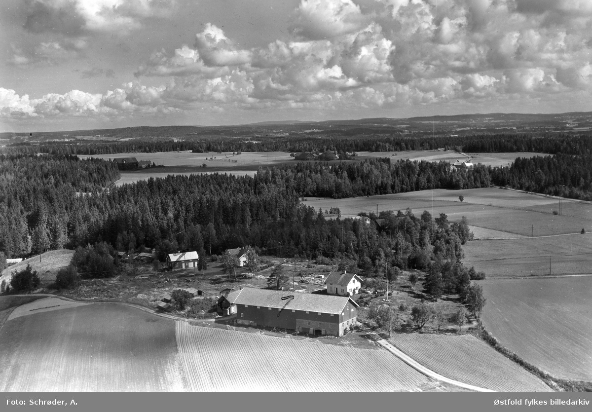 Karlsrud gård  i Skiptvet, flyfoto 11. juni  1959.