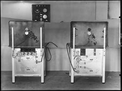 Produktfoto. Lynkomfyren 1952. Baksiden av to komfyrer.