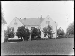 Rakkestad sparebank 1943, eksterør.