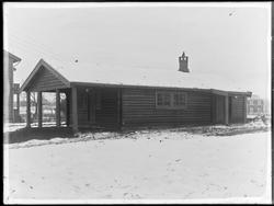 Eksteriør fra ukjent bygning, vinter 1932-33 i Sarpsborg-dis
