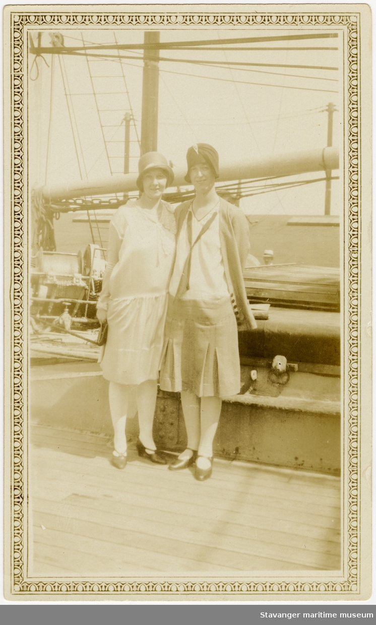To damer på DS "Stavangerfjord" c.a. 1920-tallet.