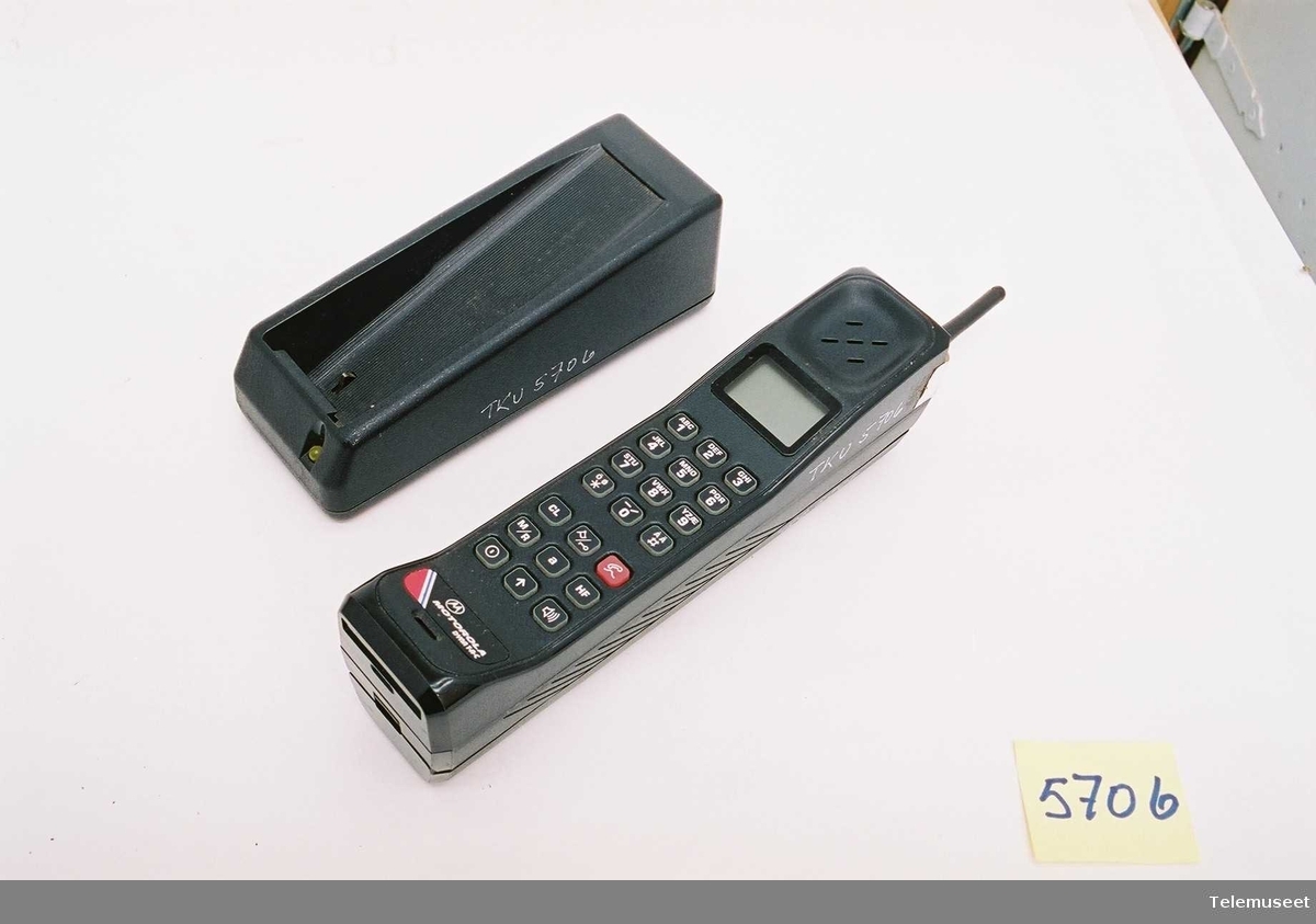 Type: SLF 1106C
Serienr. 1902 UQ 6139
Telefonen er produsert i august 1994

Batteri: NiCd Dynatec 3200/3300