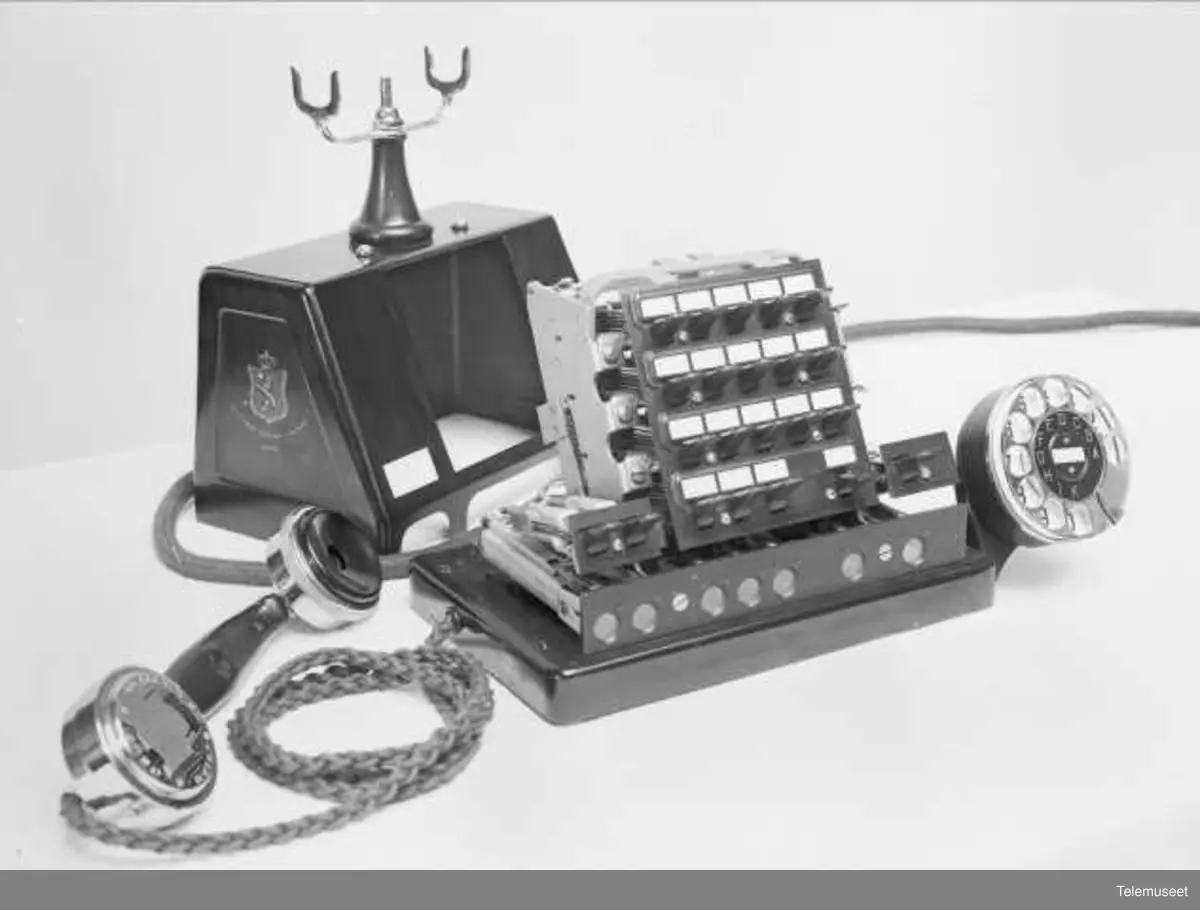 Telefonapparat, automatisk med taster, EB Italiano. Elektrisk Bureau ...