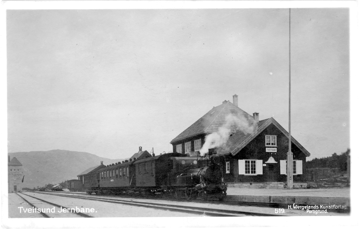 Tveitsund jernbanestasjon. Stemplet 1917.