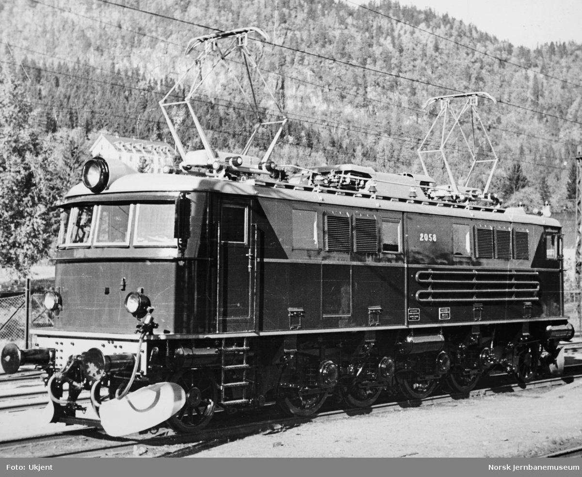 Elektrisk lokomotiv El 8 nr. 2058 som nytt