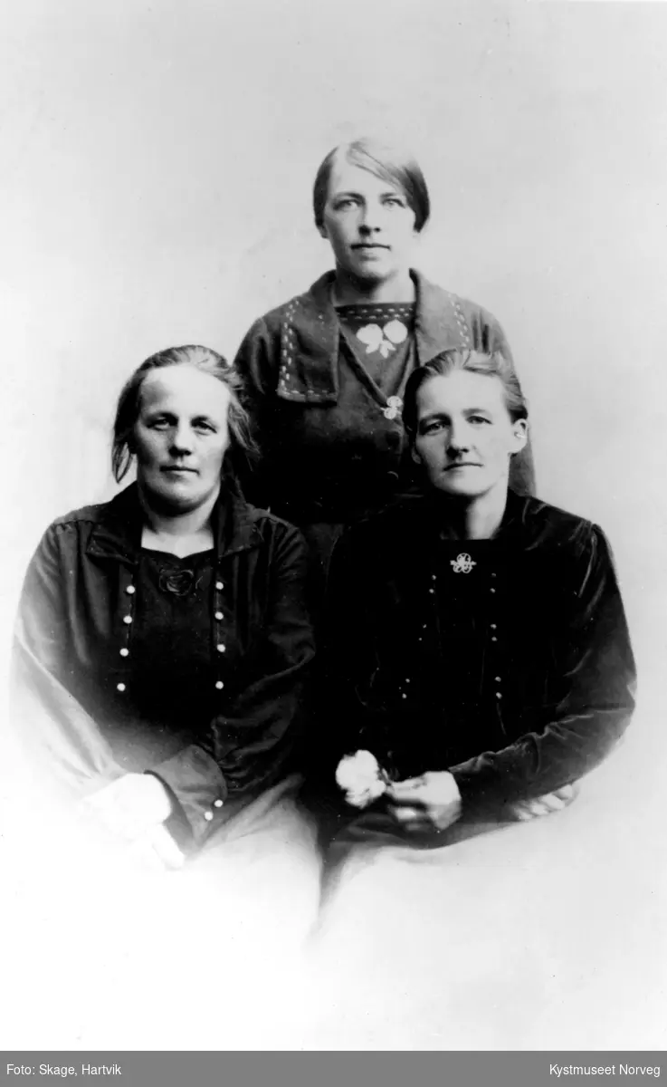 Oline Bøe, Petrine og Berntine Larsen