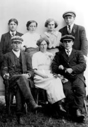 Bak fra venstre: Johannes B., Anna Geisnes Juul, Kristian Ge