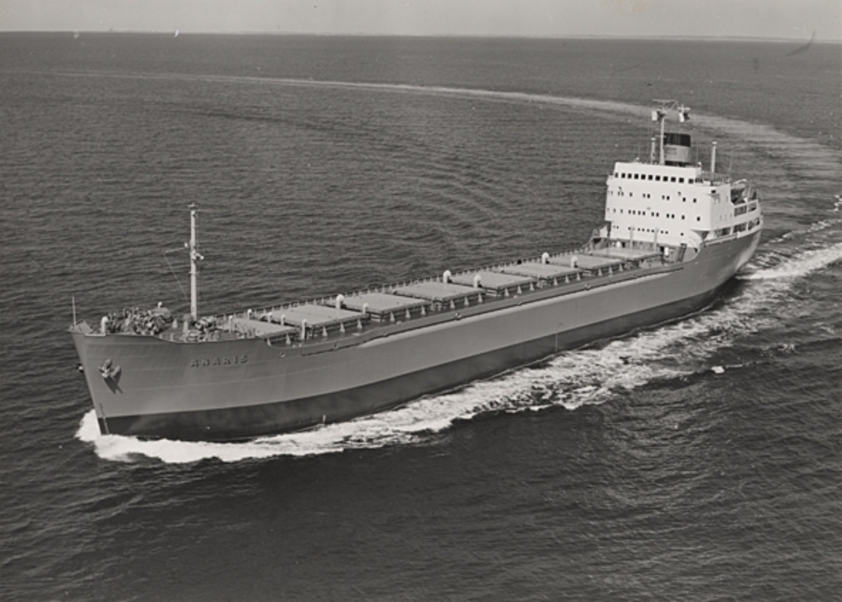 Bulklastmotorfartyget ANARIS av Stockholm på provtur, 1962.