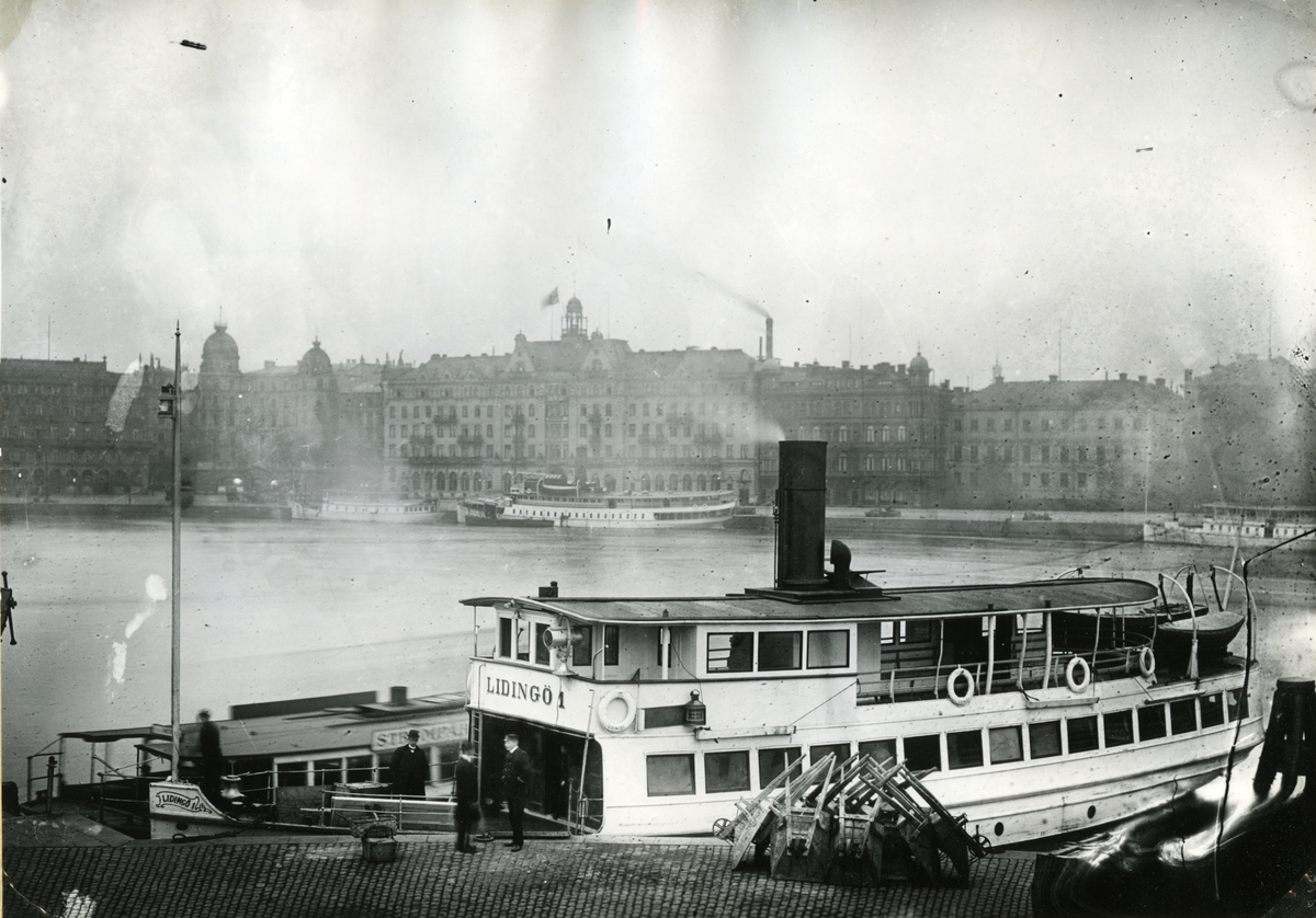 Fotografiet finns i Stockholms Stadsmuseum med inv nr D 276.Beställningar Hänvisas till Stockholms stadsmuseum