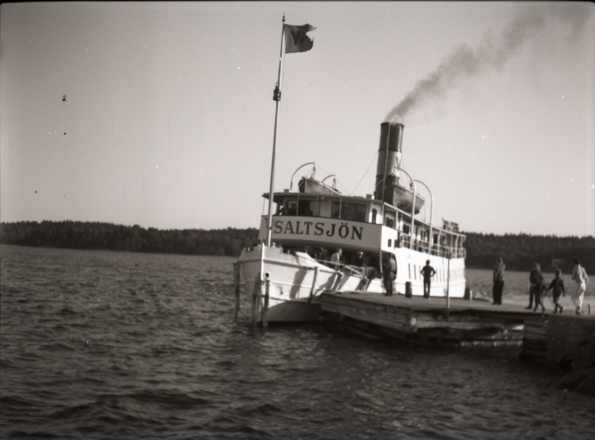 Saltsjön lägger till vid Sippsö. 8/6 1964