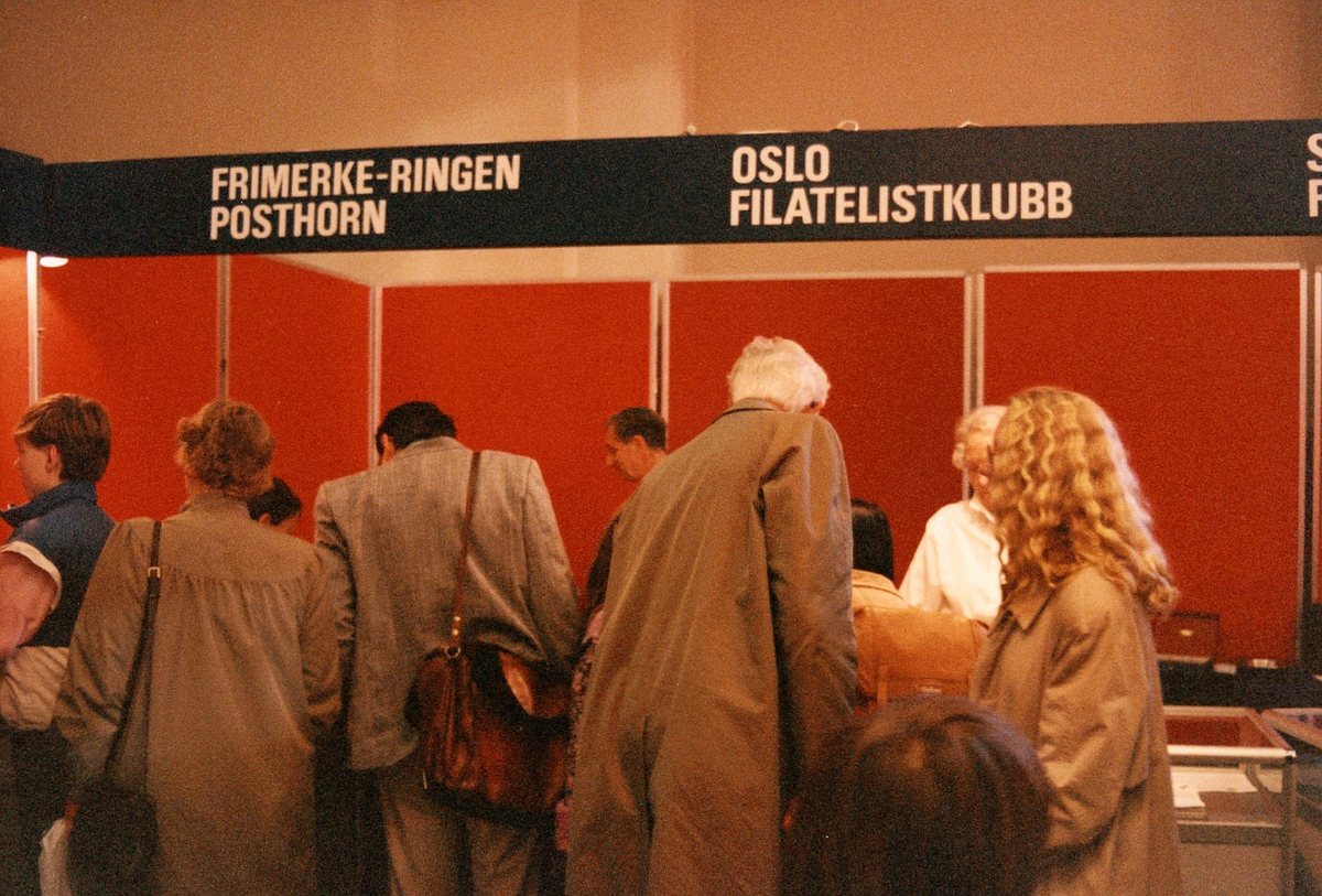 frimerkets dag, Oslo Rådhus, stands for Oslo Filatelistklubb, menn, kvinner