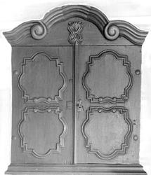 Ringebu. Fåvang. Trosvik. Gammelt hengeskap