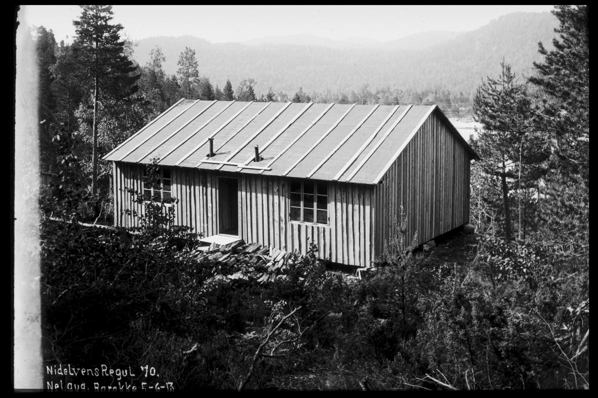 Arendal Fossekompani i begynnelsen av 1900-tallet
CD merket 0474, Bilde: 83
Sted: Nelaug Dam
Beskrivelse: Brakke