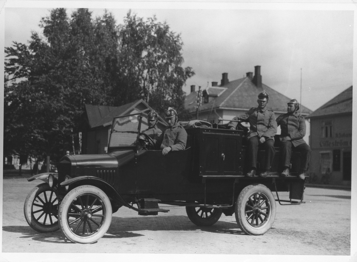 En av Lillestrøms første brannbiler.