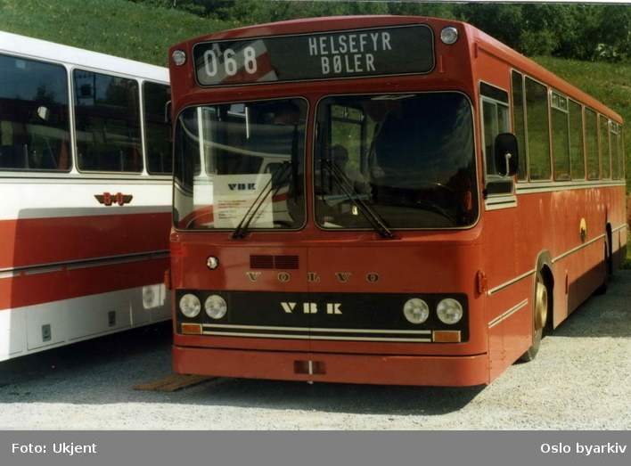 Oslo Sporveier. En Volvo bussmodell fra siste halvdel av 1970-årene. Linje 68 mellom Helsfyr og Bøler. Legg merke til feilstavingen!