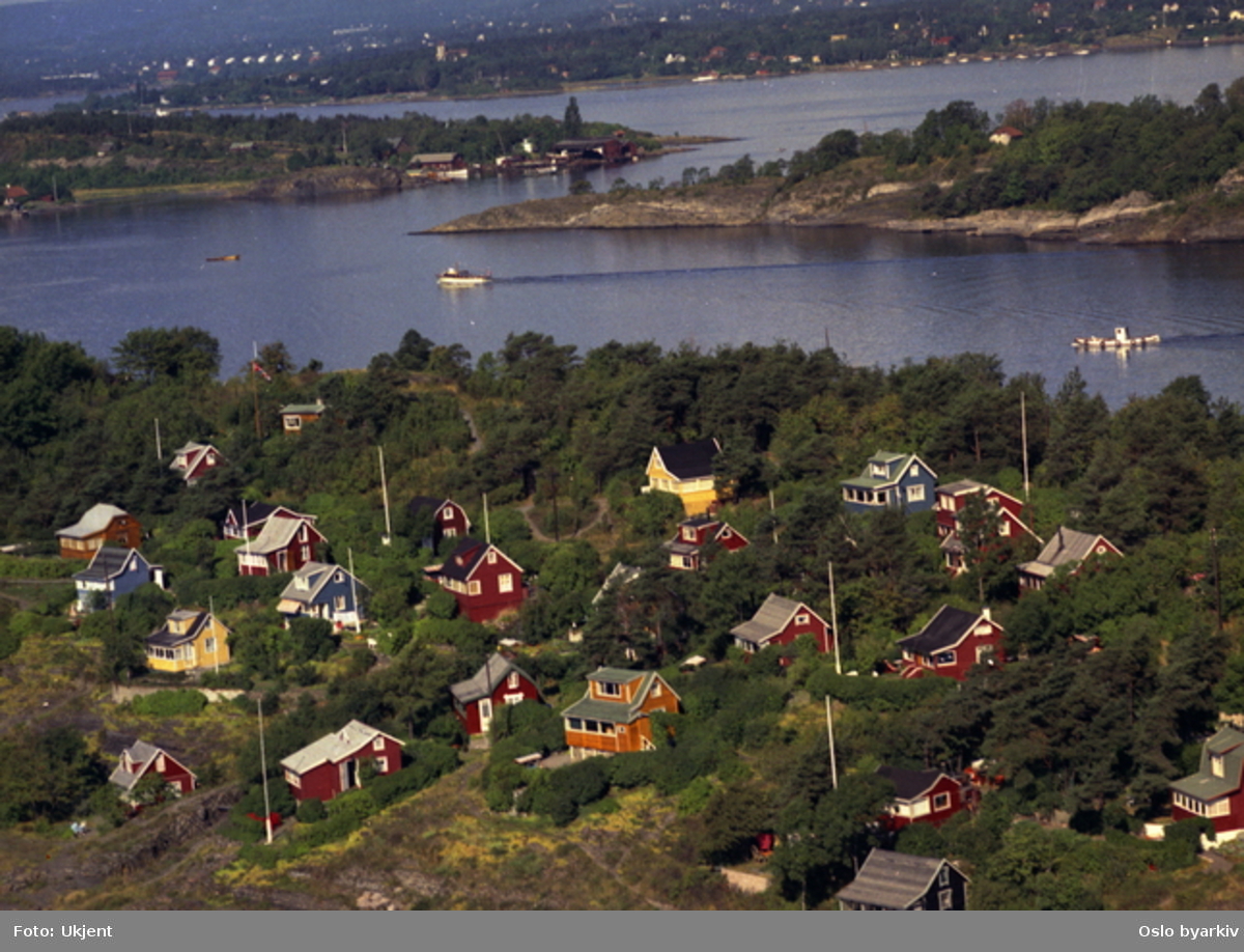 Bleikøya, med Hovedøya og Lindøya i bakgrunnen (Flyfoto)