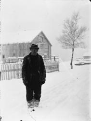 Om Ola Jonson Hammervoll.(Se "Gards og Ættesoge for Nesset" 