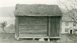 Nordre stabbur...(Se Romsdalsmuseets årbok 2001)