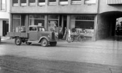 Jørgen H. Gjenstads fargehandels lokaler i Syltebygget i Kir