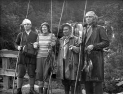 4 søskenbarn på fisketur i Bårdalselva juli 1931.