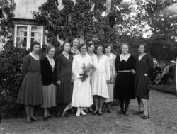 Bryllupsdagen 1931..Bruden mulig med veninner feks fra Tresf