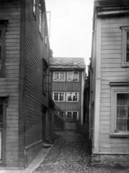 Konstadkråpet, Fargerkròpet..Sættem gården til venstre. Eile