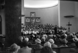 "1959 Harmonien, Kirkemusikkstemne, Mette søv på divanen 23.