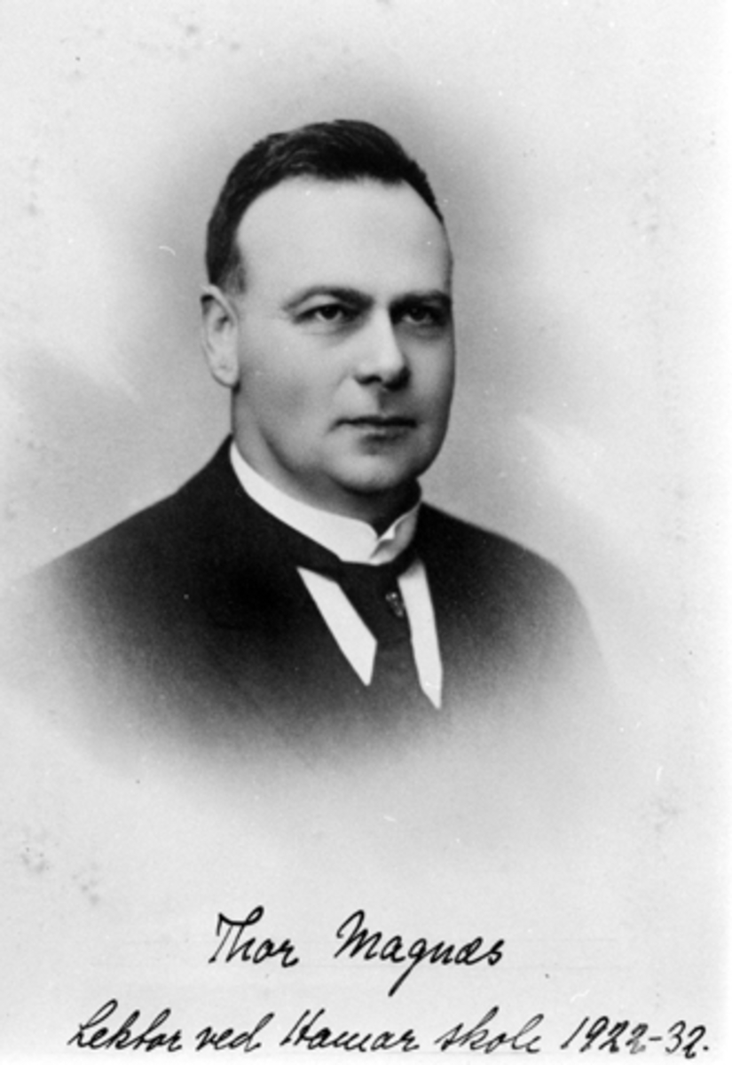 THOR MAGNÆS, LEKTOR VED HAMAR KATEDRALSKOLE 1922-1932