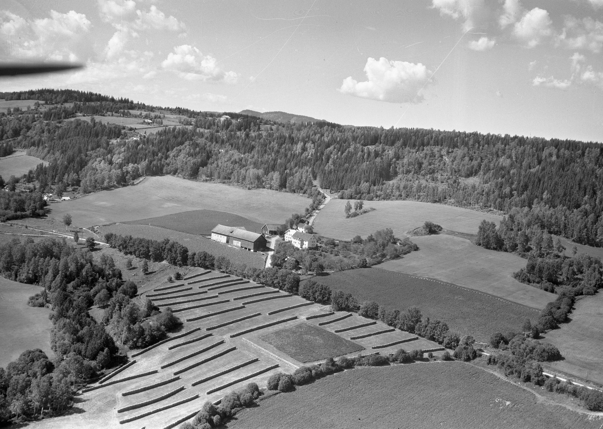 Flyfoto av Simenstad gard, Rudshøgda, Ringsaker.