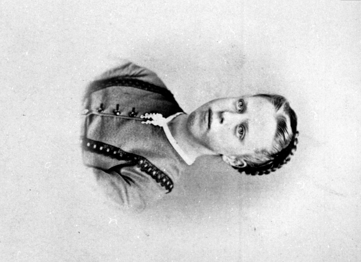 Portrett, Ingeborg Olsdatter Deglum, F:19. 08. 1954 D:28. 02. 1890, Furnes. Gift m/Mathias Johannessen,
