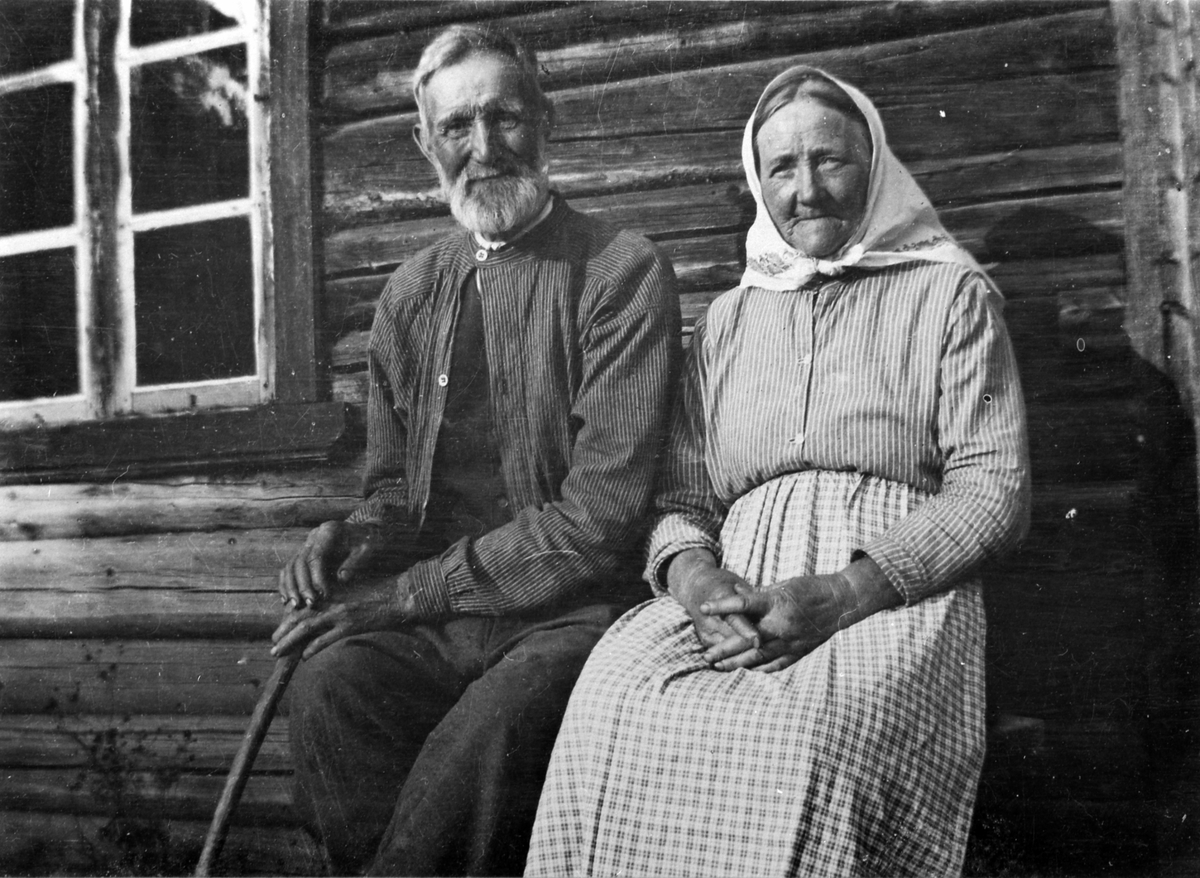 Johannes Monsen og Agnethe Andersdatter, husmannsfolk på Simenstad, Ringsaker, 1913.
