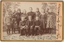 Josefine Gundersen med sin skoleklasse, ca. 1894