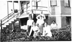 Gunnhild I. Tveisme og Georg Raknes på vitjing hos kjenninga