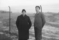 Disponent H.M. Hansen og formannen ved Konserv A/S hermetikk