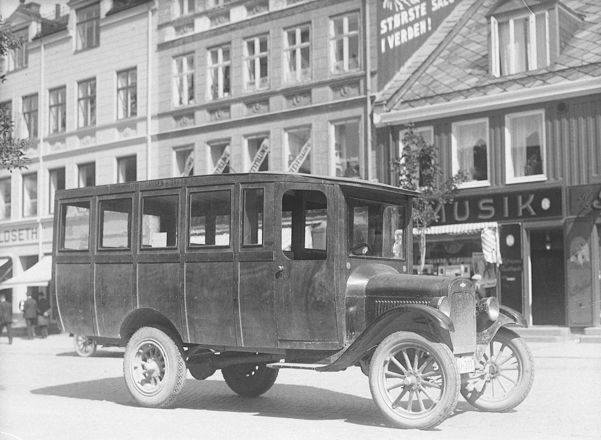 Buss fra Chr. Schrøders Vogn- & carosserifabrikk