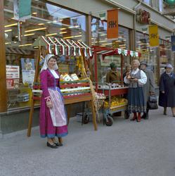 R. Kjeldsberg i Olav Tryggvasons gate. "Italiensk uke"