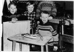 Gutter, Rødbygget, sløyd