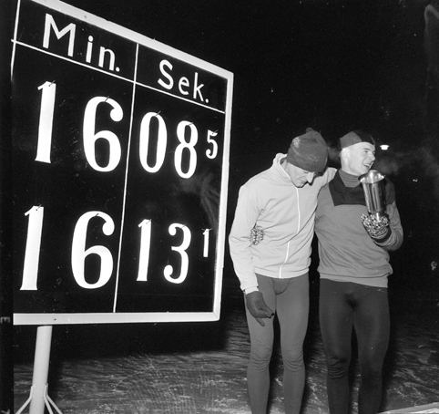 Norgesmesterskap NM på skøyter, resultatavle, Fred Anton Maier, Knut  "Kuppern"Johannesen vant 10000m på ny norsk rekord 16.08.5 og ble norsk mester.