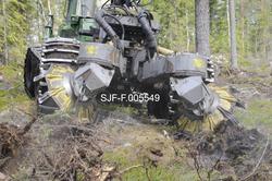 Markberedningsaggregatene på en rammestyrt traktor fra skogs