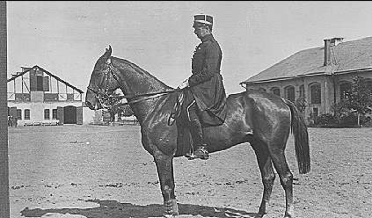 Hovstallmästare Carl Gustaf Bonde till häst.