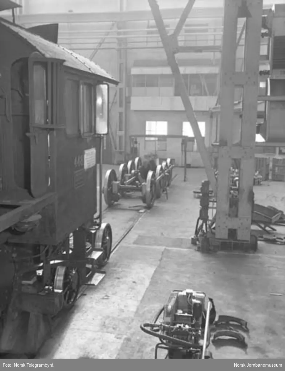 Et moderne verksted : hovedrevisjon av damplokomotiver