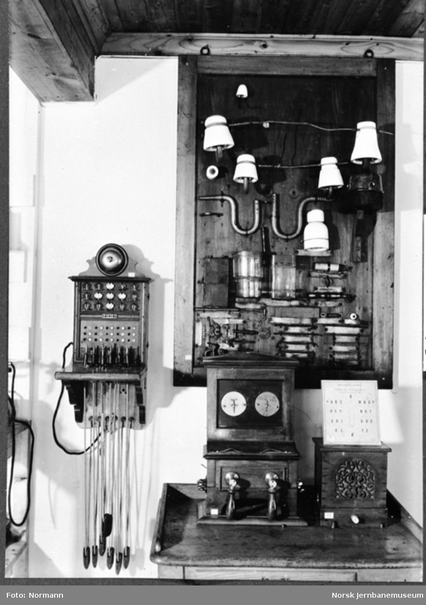 Jernbanemuseet på Disen : Utstilling av nåleapparat og sentralbord