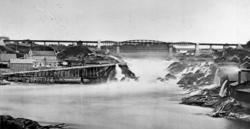 Bru over Glomma ved Sarpsfossen