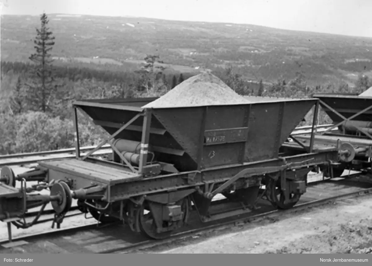 Bunntømmingsvogn litra Ø4 nr. 17576 lastet med kis fra Killingdal