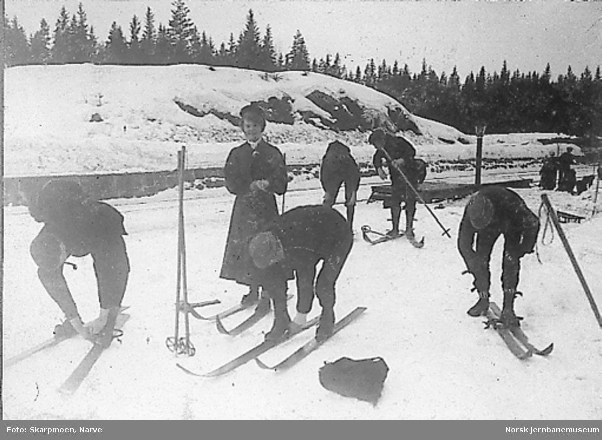 Nittedal stasjon med skiløpere