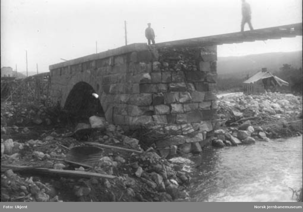 Skinnegangen ved Brusletto på Geilo flomskaden i mai 1917 da Bardøla rev med seg jernbanefyllingen