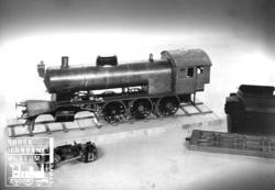 Modell av damplokomotiv type 30b under bygging ved Fredhøis 