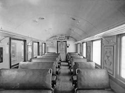 Interiørbilde fra lokaltogsvogn litra Co4c nr. 18806 med ny 
