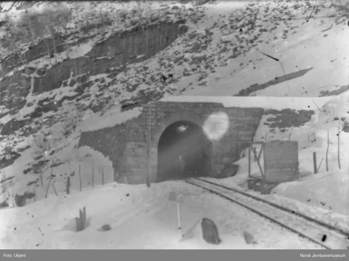 Overmuring ved Hyvingen tunnel under Vossebanens ombygging til bredt spor