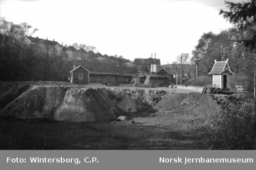 Arbeider ved utkjør for Kristiansand stasjon (Natmannsbekken) sett nordover mot kongeskjæringen
